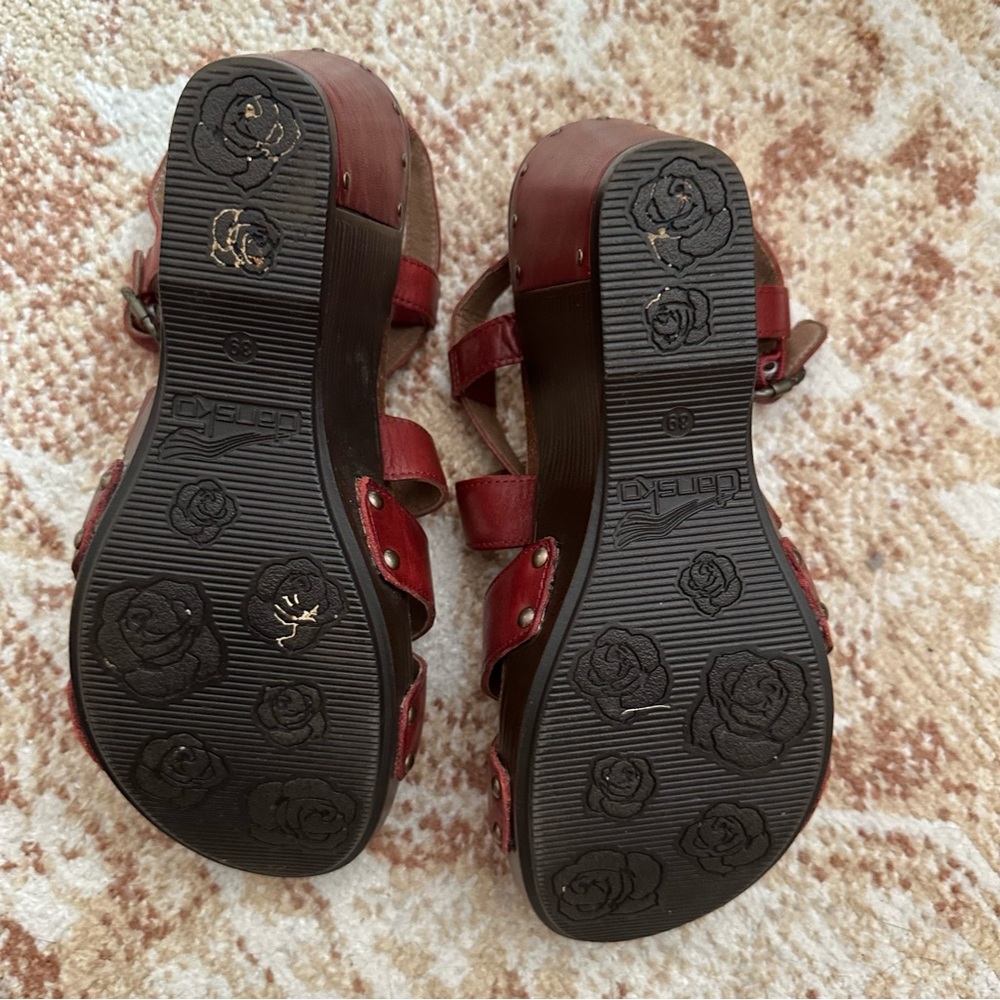 Dansko Frida Studded Wedges Red Leather Size EU 39/ US 8.5 - Picture 6 of 6